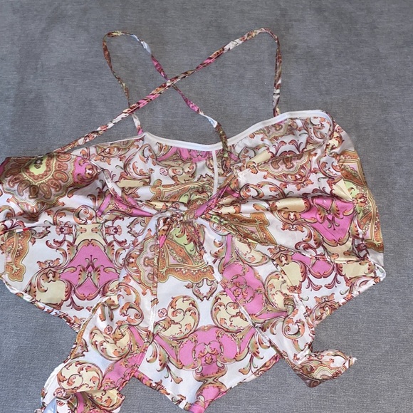 Rue21 Women’s Bandana Style Top - Picture 2 of 4